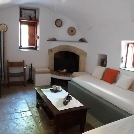 بيت للعطل Kytherian Traditional Frillingiánika